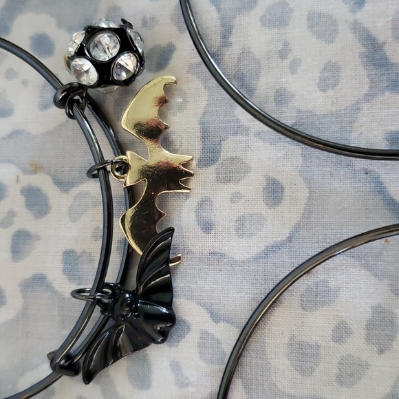 7 Items Bundle Spider Ring Spider Bracelet Halloween Pin Tarantula Ring - Picture 8 of 16